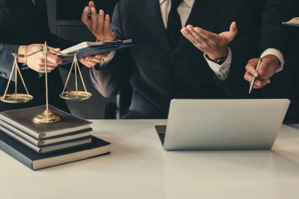 وظایف اصلی در مدیریت حقوقی کسب‌و‌کارها